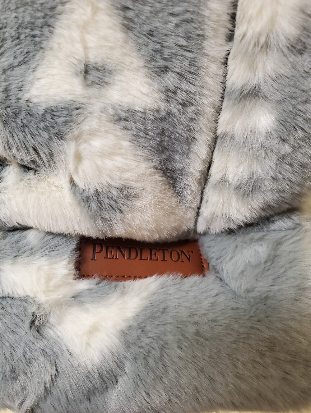 Pendleton Faux Fur Throw Light Blue Aztec Native Print 50x70" Plush Blanket NEW - Picture 4 of 6